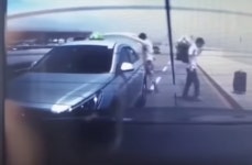 김해공항 사고, 승객 짐 내려주다 BMW에 ‘퍽’…새 블랙박스 영상에 여론 격앙