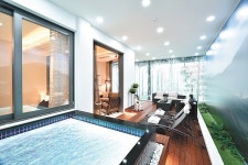 비즈니스-레저를 동시에… MICE 특화 리조트서 천연온천 힐링까지