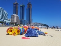 “귀신이 곡할 노릇”…슈퍼 폭염이 낳은 ‘오후 7시 마법의 해변’