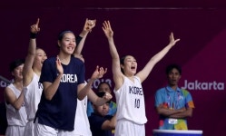 여자농구 남북 단일팀 4강 진출…‘로&박’ 센터로 대만 꺾고 금메달 노린다