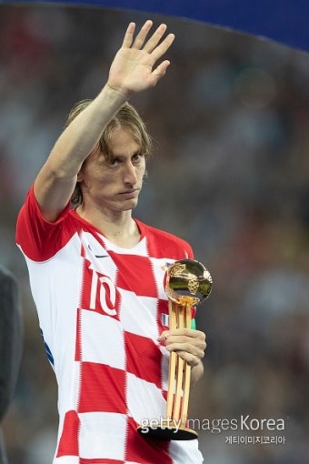 ‘메날두’ 시대 종식…모드리치, FIFA  올해의 선수 영예