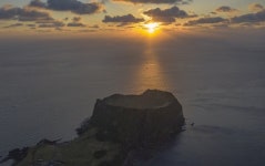 [드론으로 본 제주 비경]제주서 해가 가장 먼저 뜨는 ‘바다 위 궁전’ 성산일출봉