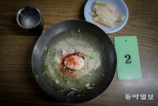 [청계천 옆 사진관]을지로 골목, 개발과 보존 사이