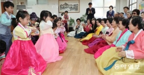 마을 경로당 찾아… “새해 복 많이 받으세요”