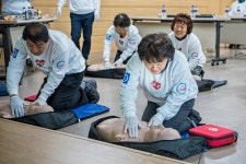 종근당건강 ‘두근두근 심프로 캠페인’, 경북 영덕군에 자동심장충격기 기증