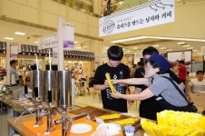 장바구니와 쇼핑카트만 있던 마트에…딤섬 맛집이?