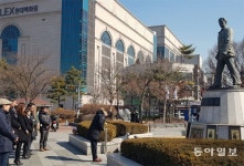 밸런타인데이에 안중근 의사에겐 국화를 바쳤다