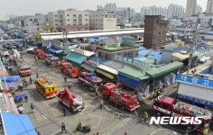 서울 청량리농수산물시장 화재…“점포 3~4개 불 번져”