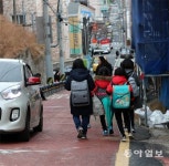 학교담장 옮겨 안전한 통학로 만든다