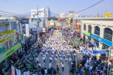 저녁 연극무대에서 시작된 “조선독립만세!”…수백명의 관객들도 함께 “만세!”