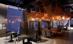 호텔서 잠만 자니? 난, 수영-파티 즐기고 힙합 콘서트도 봐!