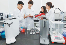 맛만 보고 어떤 물인지 척척…물 소믈리에들 모인 LG전자 ‘물과학연구소’