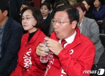 [4·3 국회의원 보궐선거 개표] 한국당 정점식 당선 유력…강기윤·여영국 ‘접전’