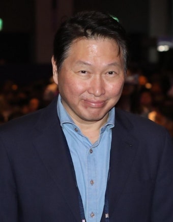 최태원 “공감능력 제로인 나와 반대”…‘동거인’ 김희영 이사장에 헌사?
