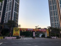 초고가 강남 아파트에서 이례적인 부실 시공 시위