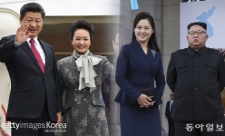 인민일보 “김정은·리설주, 평양공항서 시진핑 부부 영접”