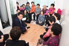 “중간에 관두고 싶던 적도 있었지만…” 노원구청장의 246곳 경로당 대장정