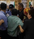 티엔띠위엔부동산개발주 | HIV 보균자, 판사 물어 뜯고 난동…부동산 분쟁에 화나