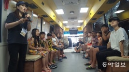 “해변에 도서관이라니”…바다냄새 솔향기 책냄새가 뒤섞인 ‘책버스’