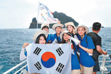 “독도는 우리 땅”… 해양영토 대장정 참가자들 동해 탐방