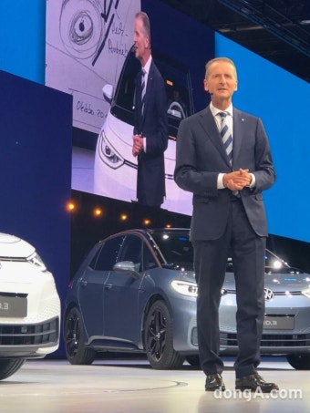 [2019 IAA]폴크스바겐 “전기차에 ‘올인’… 10년 후엔 2200만대 생산”