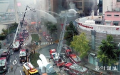 창문도 스프링클러도 없어… 16시간 불탄 제일평화시장