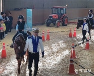 장애아동 재활치료 돕는 ‘인천 기마경찰대’
