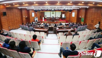 강원 영월군의회, ‘군의장 불신임 결의안’ 가결…직무 정지