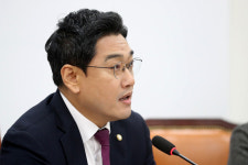 오신환, 징계 착수에 “손학규, 더이상 추태 말고 정계 은퇴를”