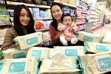 홈플러스, PB 제품 강화… ‘시그니처 베이비 물티슈’ 내놔