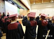 저출산에… 마지막 졸업식 초교 “조금 먼저 온 미래”