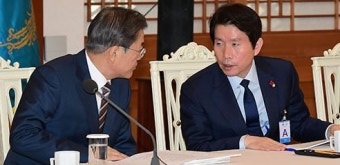 文대통령, 17일 與 원내 지도부와 만찬…개혁법안 처리 치하할 듯