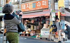 기생충 촬영 동네슈퍼에 외국인까지 몰려와 인증샷