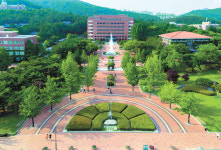 흙과 불로 빚은 ‘황토벽돌’… 도시와 사람을 숨 쉬게 하다