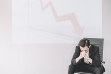 코로나19 여파 직장인 10명 중 4명 월급 줄어…적금 깨 충당