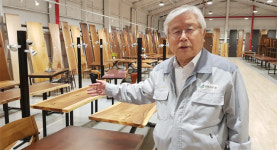 “전세계 돌며 확보한 희귀원목 생활가구로 공급”
