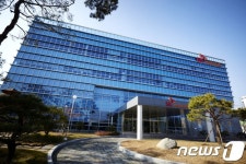 日규제 후 1년 만에…SK머티리얼즈, 불화수소 가스 국산화 성공