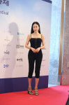 김혜정(벨르제이), 제25회 춘사영화제 남우조연상 시상자로 나서 눈길