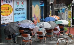 장맛비도 막지 못한 ‘6% 적금’[청계천 옆 사진관]
