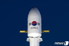 “전파교란도 뚫는다”…한국, 세계 10번째 군사위성 ‘아나시스 2호’ 발사 성공