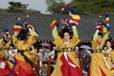 힘없던 조선 떠나 100년 넘게 우리 춤, 우리노래 지켜온 예술가들[전승훈 기자의 도시산책]