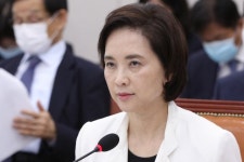 유은혜 “박지원 의혹 감사?…55년 전 일, 실효성 없어”