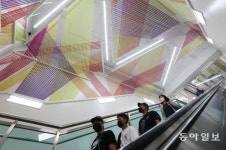 [청계천 옆 사진관]문화 예술역으로 변신한 영등포시장역