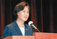 추미애 “신망 쌓은 분들 발탁”… 문찬석 “감찰 대상자가 승진”
