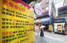 [청계천 옆 사진관] 중고 용품 쌓여가는 황학동 거리