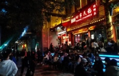 “식당 대기자만 수천명”…종식선언 후 활기 되찾은 中 관광지