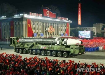 “트럼프, ICBM 등장한 北 열병식에 진심으로 화내”