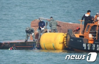 소연평도 어선 전복 사고…60대 선장 숨진 채 발견