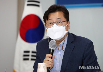 ‘조미연 판사 진보’ 발언에…홍익표 “이상한 데로 간 사람 많아”