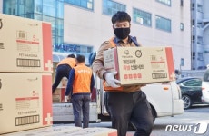 한화, 사회취약계층 1만 가구에 마스크 등 개인위생용품 세트 전달